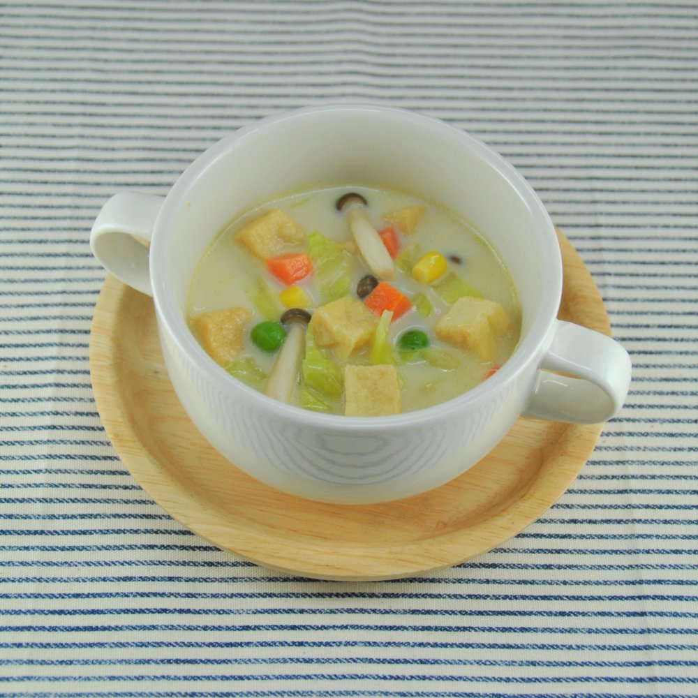 厚揚げと野菜の豆乳味噌スープ